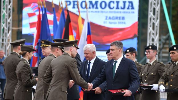 Predsjednik Zoran Milanović na promociji polaznika vojnih škola - 4