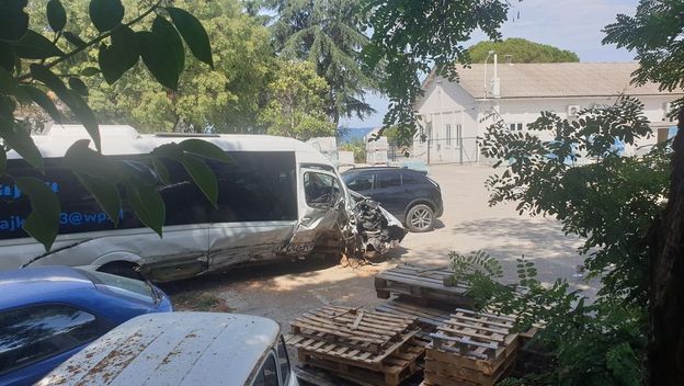 Autobus je oštećen u sudaru s autom u Istri