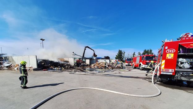 Vatrogasci gase požar kod Jakuševca