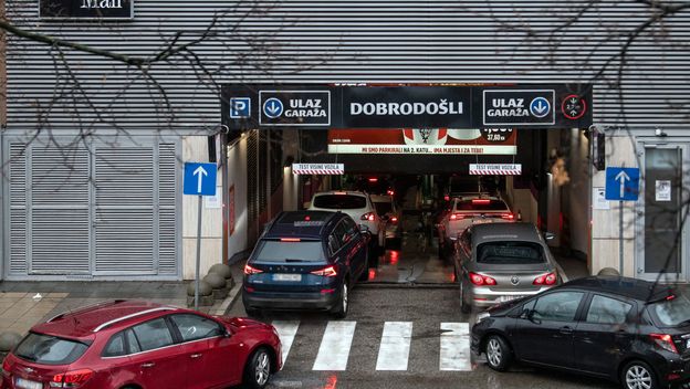 Ulaz u garažu Avenue Malla