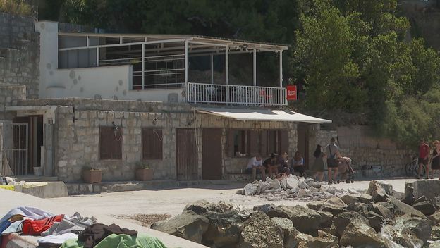Rušenje kafića