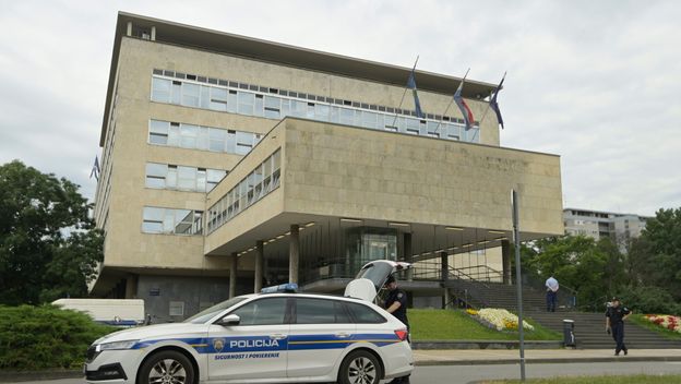 Policija ispred Gradske uprave u Zagrebu, ilustracija