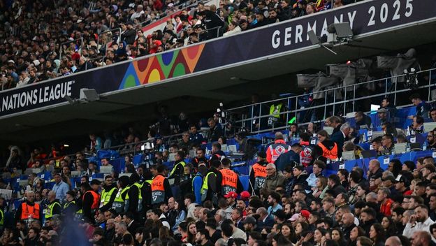 Navijač pao s tribine