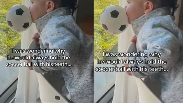 Dječak koji se igra loptom i drži ju u ustima