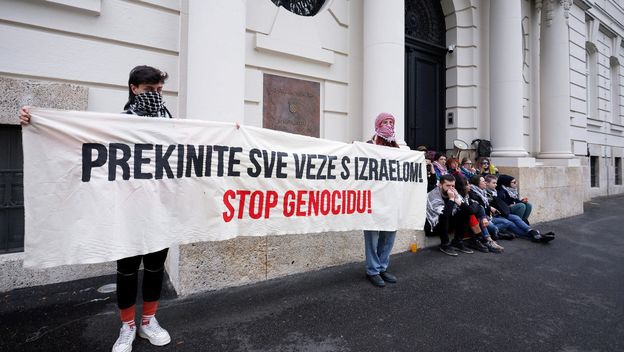 Mirni prosvjed ispred zgrade MVEP-a
