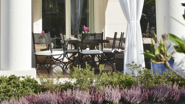 Glamurozna terasa u večernjim satima izgleda naročito čarobno - 4