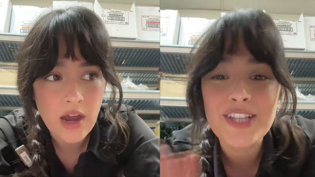 Konobarica kako dijeli scenu iz restorana