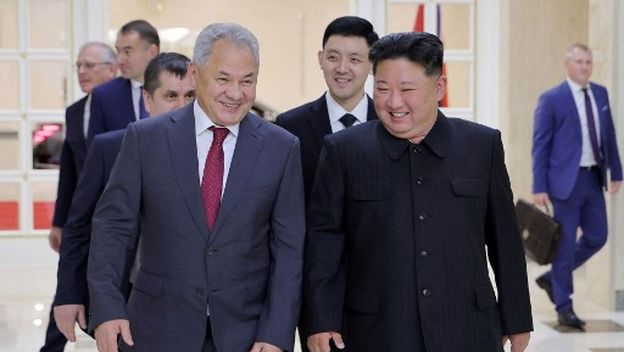 Sergej Šojg i Kim Jong Un