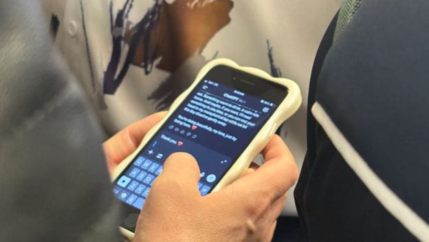 Muškarac koji se dopisuje s ChatGPT-om