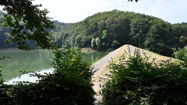 Policijski očevid na kod jezera Petnja gdje je pronađeno tijelo osobe