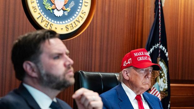 JD Vance i Donald Trump za vrijeme napada na Iran