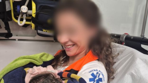 Prva beba ostavljena na Prozoru za život