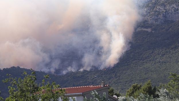 Požar iznad Kaštela