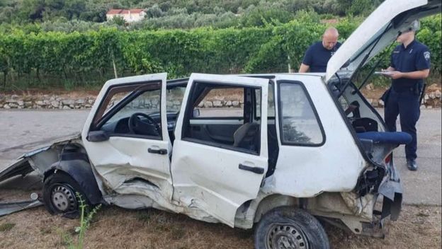 Automobil u kojem se vozilo 10 osoba
