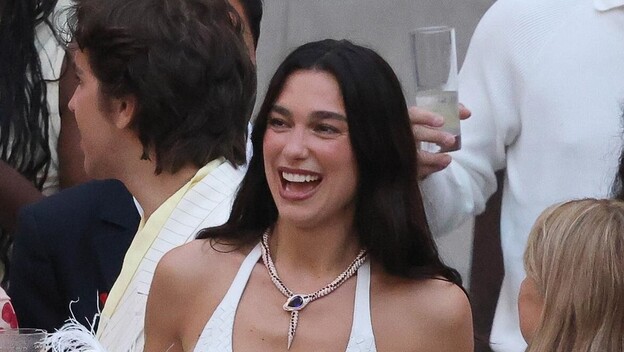 Dua Lipa oduševljava izdanjima u bijelom