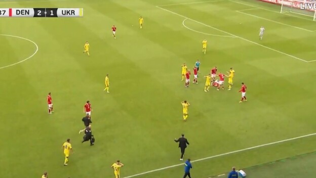 Christian Eriksen se srušio na terenu