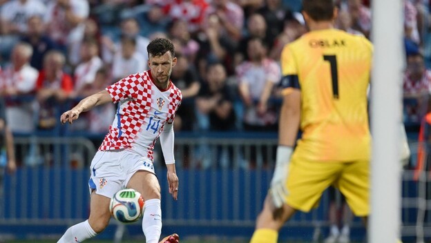 Ivan Perišić puca Janu Oblaku