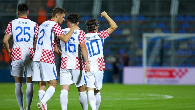 Luka Modrić slavi gol Sloveniji