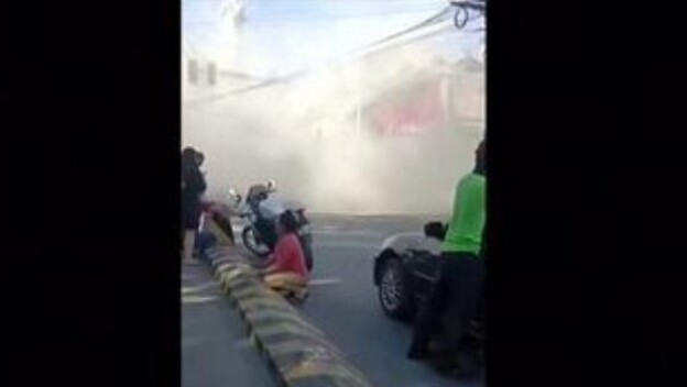 Urušavanje zgrade uslijed potresa magnitude 7,8 na Filipinima