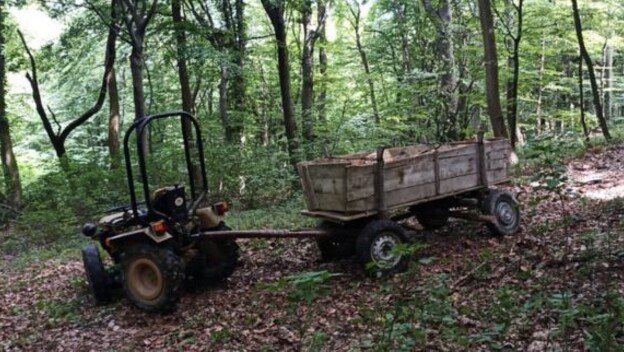 Traktor sletio u šumu