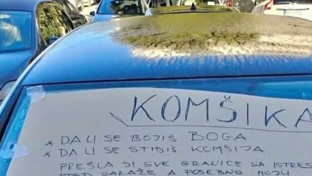 Poruka na autu