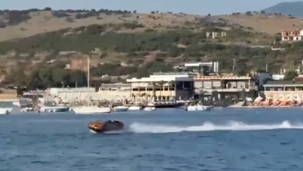 Mladić u Jet Caru