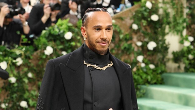 Lewis Hamilton na Met Gali 2024.