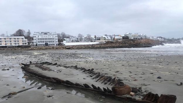 Jaka oluja otkopala drveni brod star nekoliko stotina godina (Foto: York Maine Police Department/Facebook)