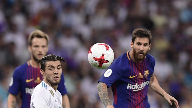 Kovačić u duelu protiv Messija (Foto: AFP)