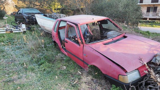 Hrđave olupine i gomila smeća na Starogradskom polju (Foto: Romeo Ibrišević) - 4