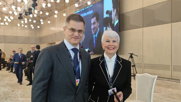 Bivša hrvatska premijerka Jadranka Kosor na svom Twitter profilu objavila afotografiju s Vukom Jeremićem