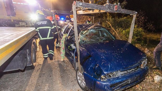 U prometnoj nesreći kod Pinezića poginula jedna osoba