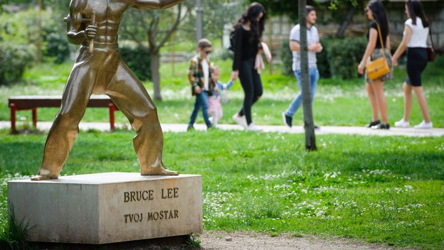 Ukraden kip Brucea Leeja u Mostaru