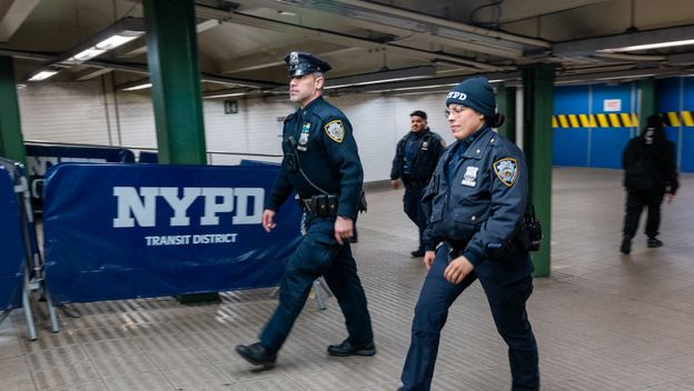 Policija u podzemnoj željeznici u New Yorku
