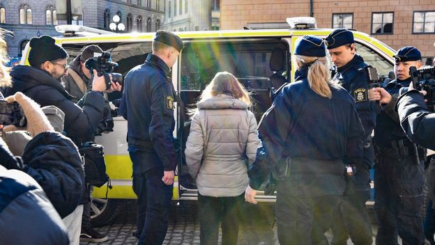 Greta Thunberg odnesena da ne blokira švedski parlament