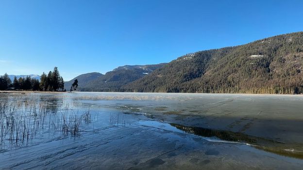 Zaleđeno jezero