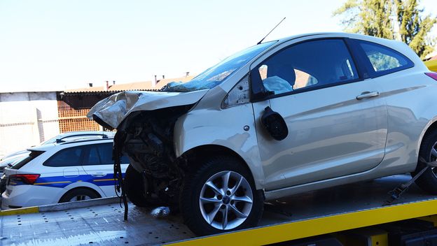 Automobil nakon prometne nesreće u Karlovcu - 3