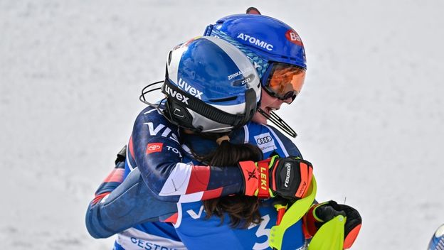 Zrinka Ljutić i Mikaela Shiffrin u zagrljaju
