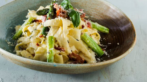 Tjestenina sa šparogama i pancetom