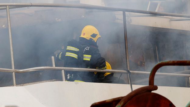 Požar na brodu Amadeus u luci Bajnice - 1