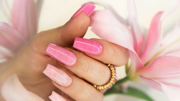 Lijepi ružičasti nokti