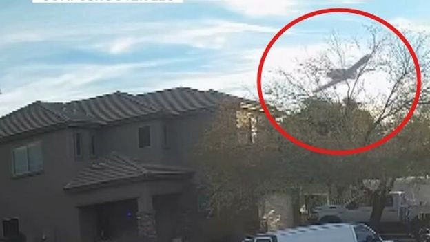 Avion pao u dvorište