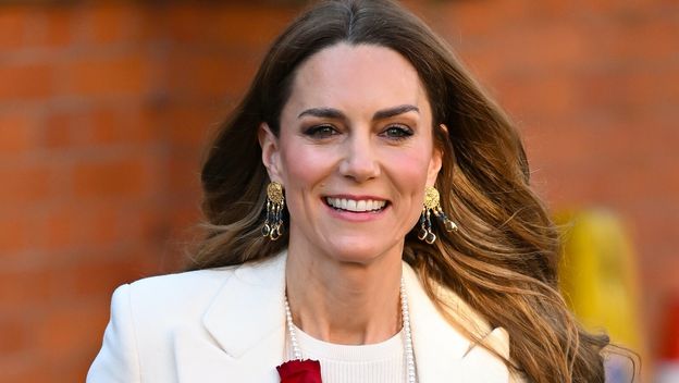 Catherine Middleton sa Sezane naušnicama Dina 2026. - 4