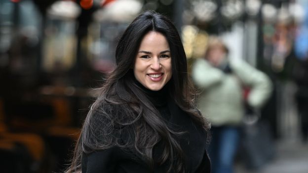 Ljepotica sa špice u crnoj kombinaciji