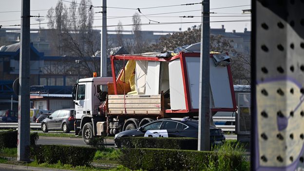 Uklonjen kontejner koji je pao s prikolice na Aveniji Marina Držića - 1