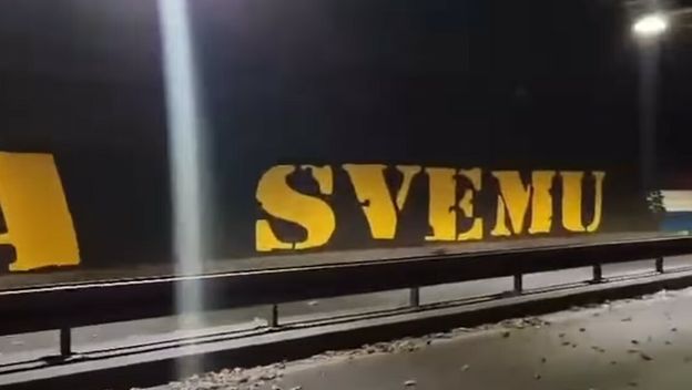 Grafit u podvožnjaku kod Vjesnika