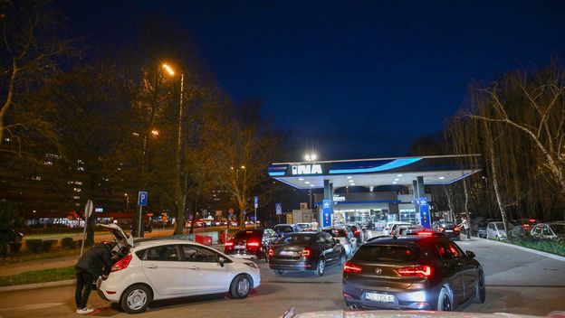 Gužve zbog poskupljenja goriva od utorka - 3