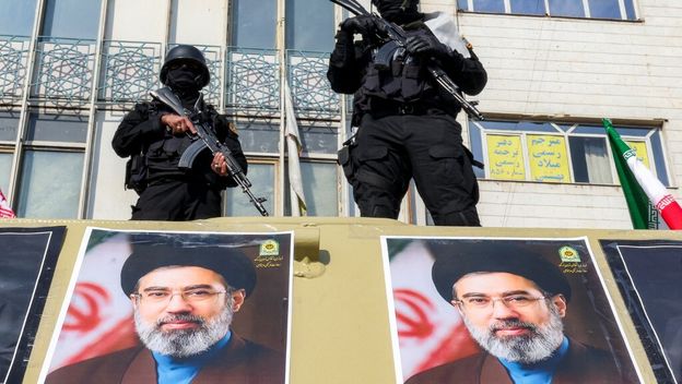 Sigurnosne snage na skupu podrške novom iranskom vrhovnom vođi