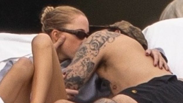 Maika Monroe, Dalton Gomez