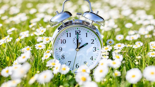 Pomicanje sata, ilustracija